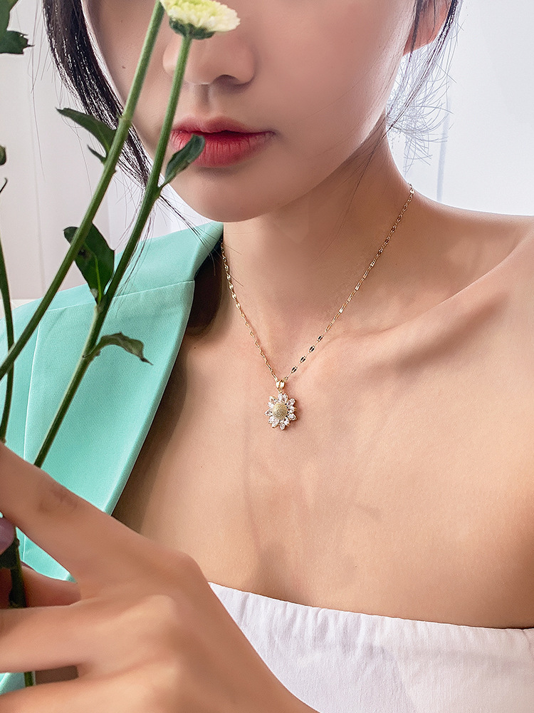 Fashion Flower Titanium Steel Inlay Zircon Pendant Necklace 1 Piece