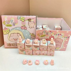 新款可爱猪猪盲盒潮玩萌粒摆件呆萌小猪迷你公仔办公桌小摆件玩具
