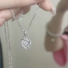 きわめてシンプルな八芒星のネックレスの女性insはシンプルで、豪華な雰囲気の大衆デザイン感があります。