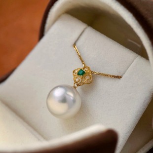 18K Gold Buccellati Style Pendant Princess Emerald Picture with 12-13mm Beads Without Beads Without Chain