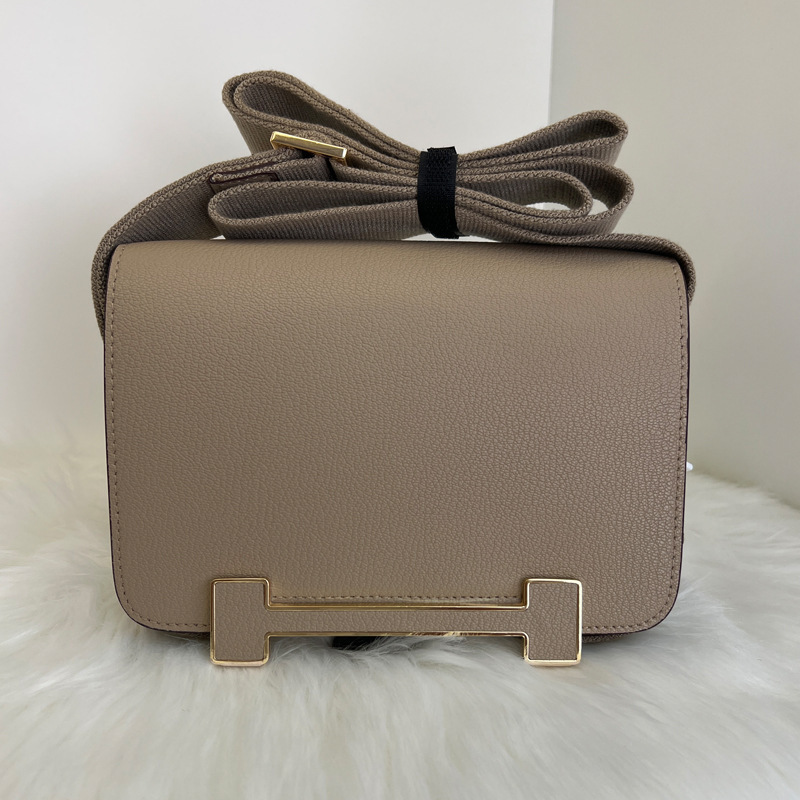 Kangkang Wooden Clogs Bag for Women, New Model, Genuine Leather, Light Luxury Goat Pattern Small Square Bag, Fashionable and High-End Feel, Single Shoulder Crossbody Tofu Bag