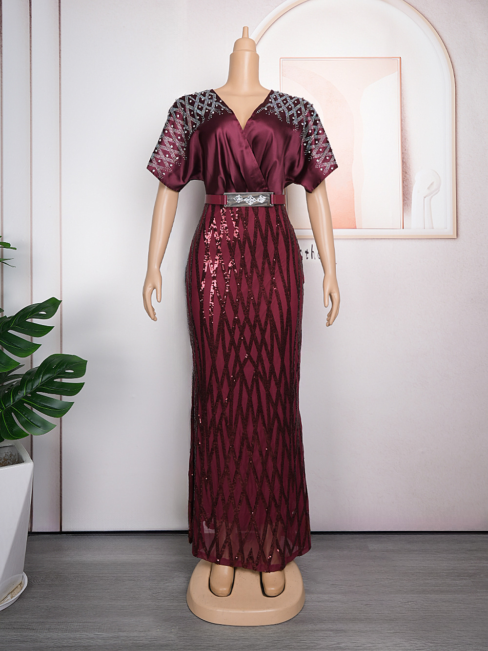 Elegant Women's Evening Dress With Decorative Beads And Diamonds_voghion.com