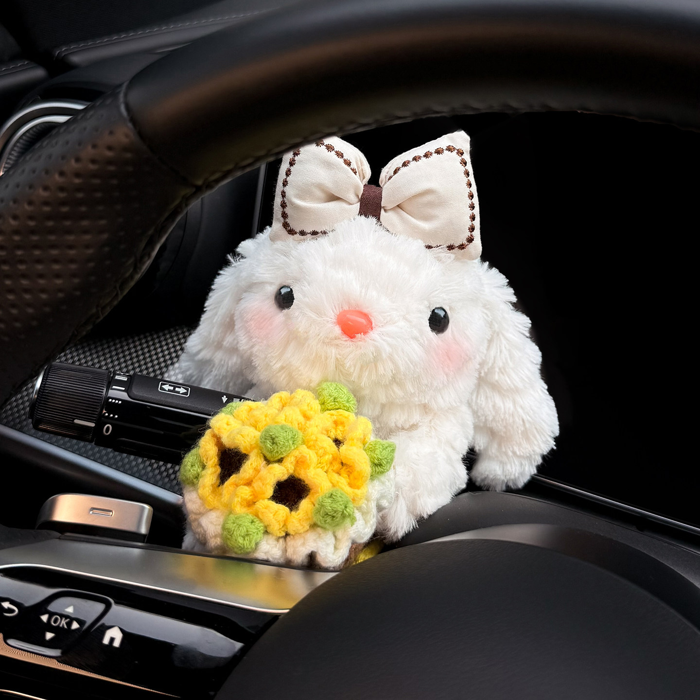 Cute Rabbit Car Dashboard Doll Interior Wiper Turn Signal Decoration High-End Ornament 2026 New Model
