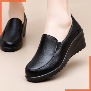 Spring and Autumn Black Single Shoes Women's Wedge Thick-Soled Work Shoes Restaurant Kitchen Shoes Oil-Proof and Waterproof Middle-Aged and Elderly Four Seasons Leather Shoes