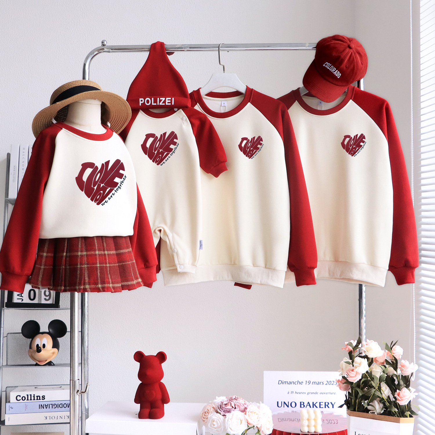 2025新款春秋亲子装母子炸街高端一家三口四口婴儿爱心母女卫衣潮