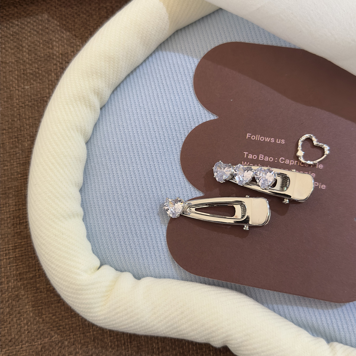 De metal de una sola palabra pico horquilla accesorios para el cabello femenino de alto grado estilo Chanel miumiu carta horquilla ins estilo clip lateral