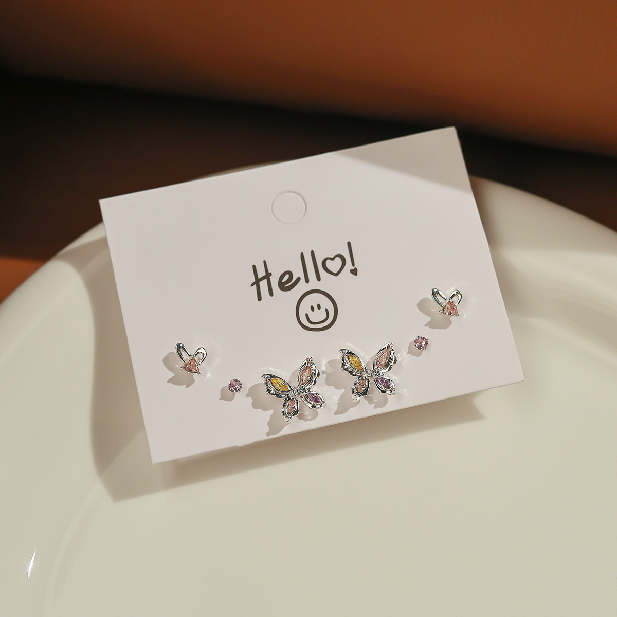 Juego de pendientes de aguja plateados, sencillos y compactos para mujer, pendientes geométricos en forma de corazón, bonitos, dulces y versátiles, venta al por mayor para puestos de mercado