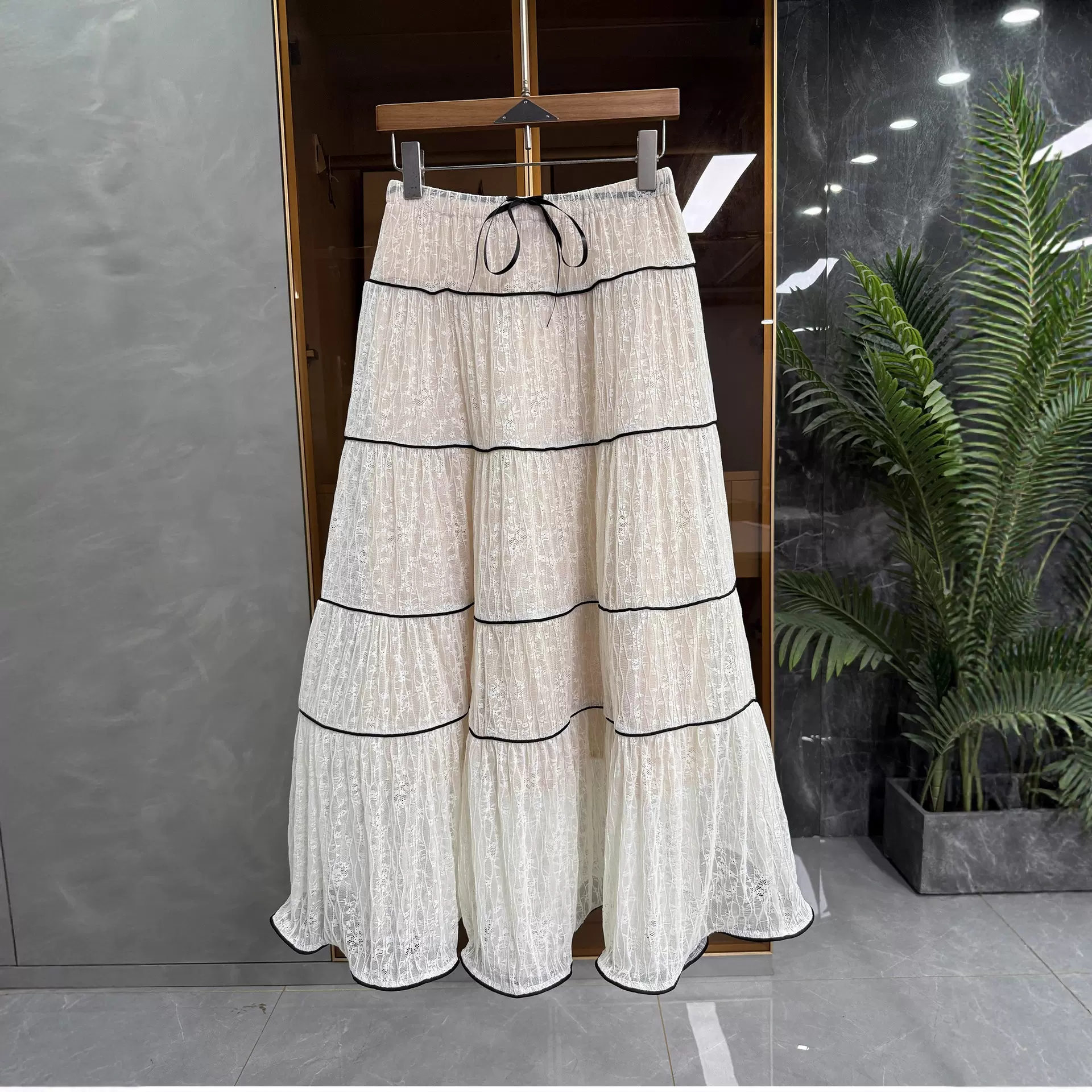 法式浪漫蕾丝边压褶半身裙女夏季新款松紧腰遮胯宽松垂感大摆长裙