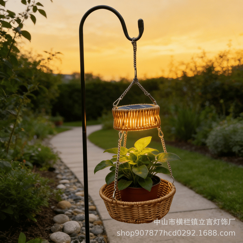 Solar-powered handmade rattan hanging flower basket lamp, pastoral hanging woven flower pot basket, decorative garden courtyard lamp