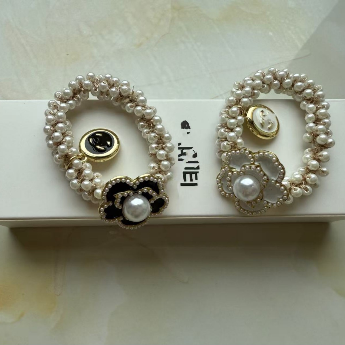 Xiangjia's New Pearl Bracelet Headband, Small Fragrant Camellia Flower Hairband, Ladylike Elegant Bracelet, Rubber Band Dual-Purpose