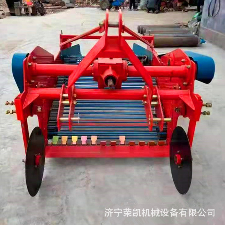 四轮红薯收割机 (1)