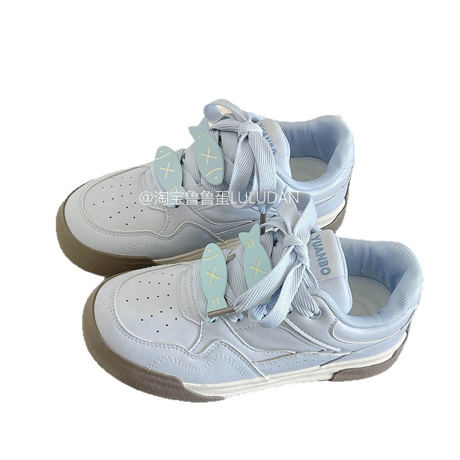 Pequeños zapatos blancos de cuero para mujeres 2025 primavera y otoño nuevo retro ins estudiantes zapatos de entrenamiento de base plana zapatos de skate casuales de mujer