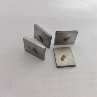 �C�Aʽ�ε���Q��Ƭ�ӌ��Q��ƽ����е���Ƭ�Ͻ�ε����^ƽ̨