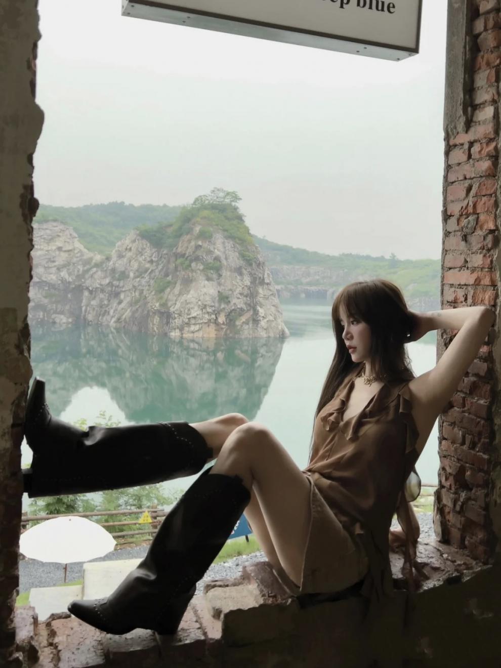 2025 Spring and Autumn Season New Pointed Rivet Trouser Sleeve Show Slim Western Cowboy Boots Thick Heel Side Zipper_voghion.com