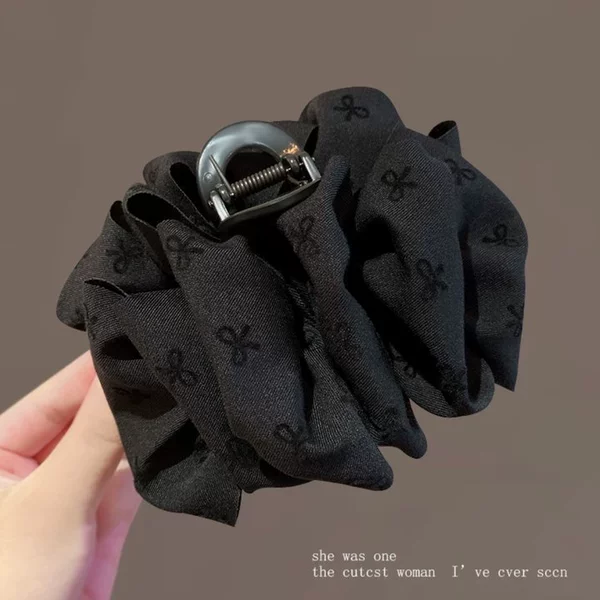 Black crab pin with bow