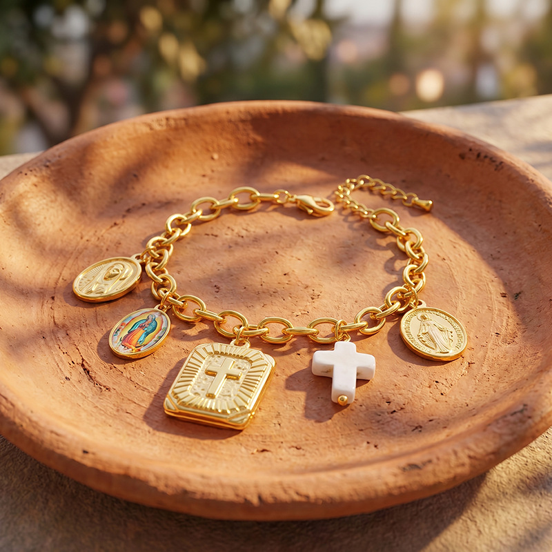 Tina Europa y los Estados Unidos cruce de oro colgante multi-elemento pulsera de acero inoxidable lujo ligero joyas de alta calidad al por mayor