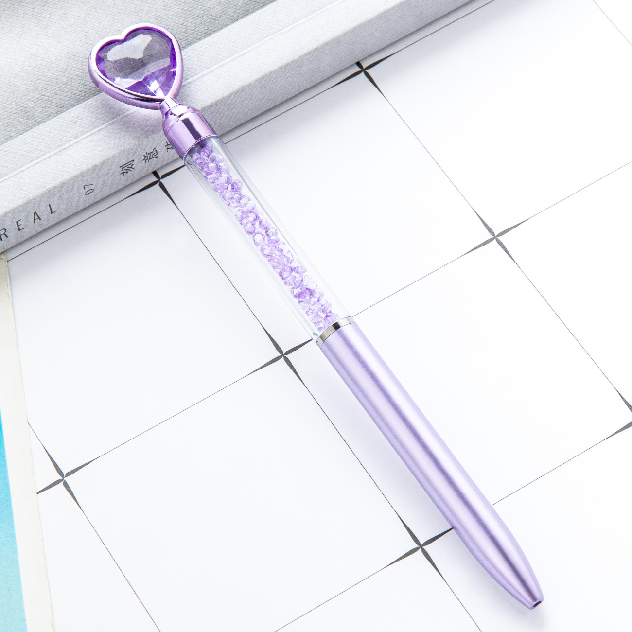 Bolígrafo de plástico amor al por mayor imprimible logotipo hotel publicidad bolígrafo de regalo creativo bolígrafo de cristal multicolor