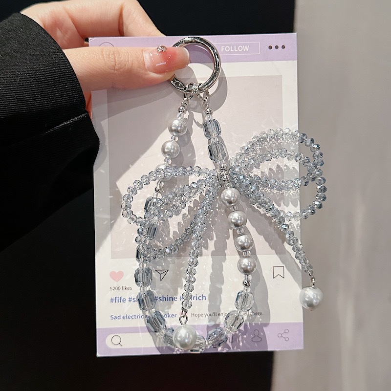 Boutique hecho a mano de alta gama para teléfono móvil cadena corta ins perla mariposa cordón de teléfono móvil de moda colgante de mensajero corto