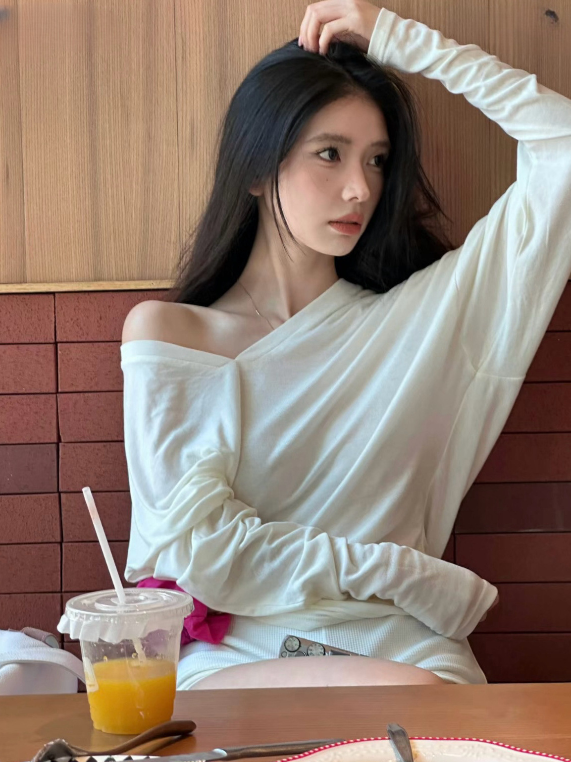 2024ss cuello en V manivela apilar sensación suelta 92% Tianyu Fine Model 8% Spandex mezcla camiseta de manga larga