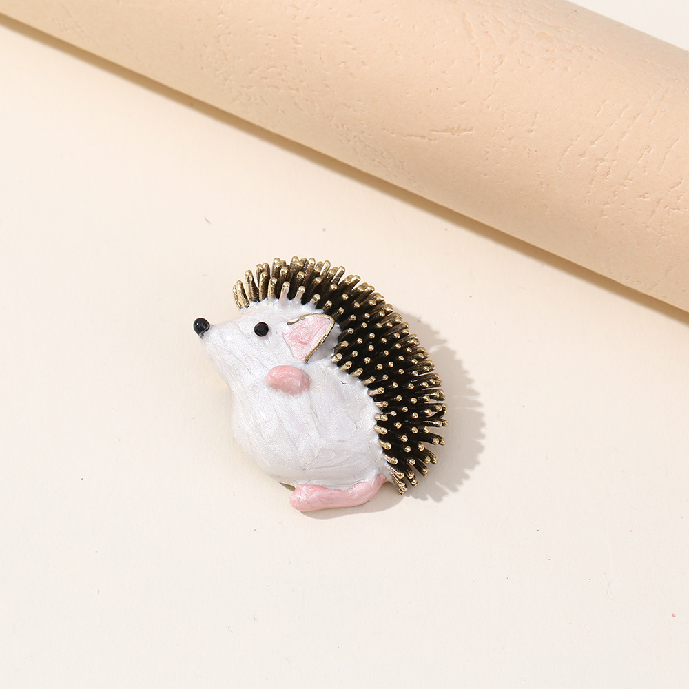 Cross-Border Cute Enamel Oil-Drip Hedgehog Brooch, Eco-Friendly Alloy, Fashionable Versatile Animal Anti-Exposure Brooch Wholesale
