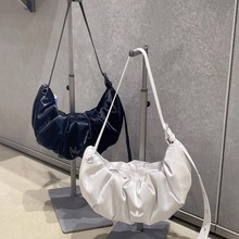 阿迪三叶草云朵羊角包褶皱饺子包可调节运动单肩斜挎腋下牛角包潮