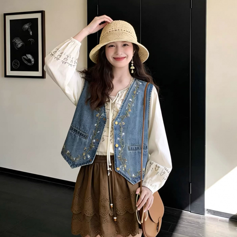 Korean-Style Heavy Embroidery Vintage Denim Vest Jacket for Women, New Spring Design, Versatile Layered Vest Top