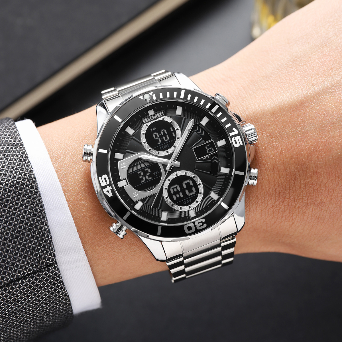 Momento de belleza para hombres doble reloj 30 metros de acero impermeable reloj de pulsera de negocios reloj deportivo de luz nocturna multifuncional al por mayor