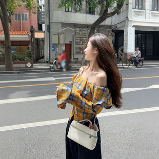 ������aŮ�b���~߅�����r��һ���I¶���������¿��@�ݶ̿�����Ů
