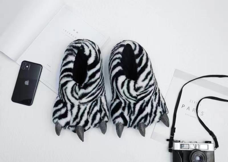 2023 Otoño e Invierno nuevos zapatos de garra de dibujos animados de terciopelo súper suave engrosada cómoda felpa de algodón zapatillas de gran tamaño zapatos