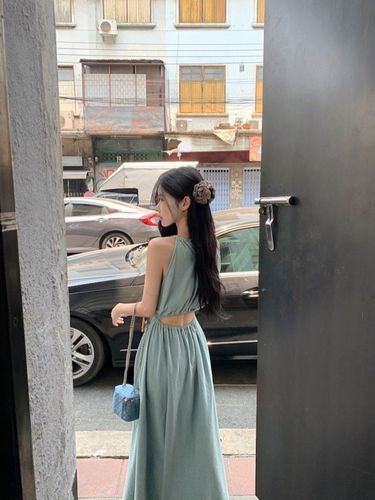 Black Off-the-Shoulder Vacation Style Dress 2025 Design Fitted Waist Slimming Sleeveless V-Neck Long Dress for Women Summer