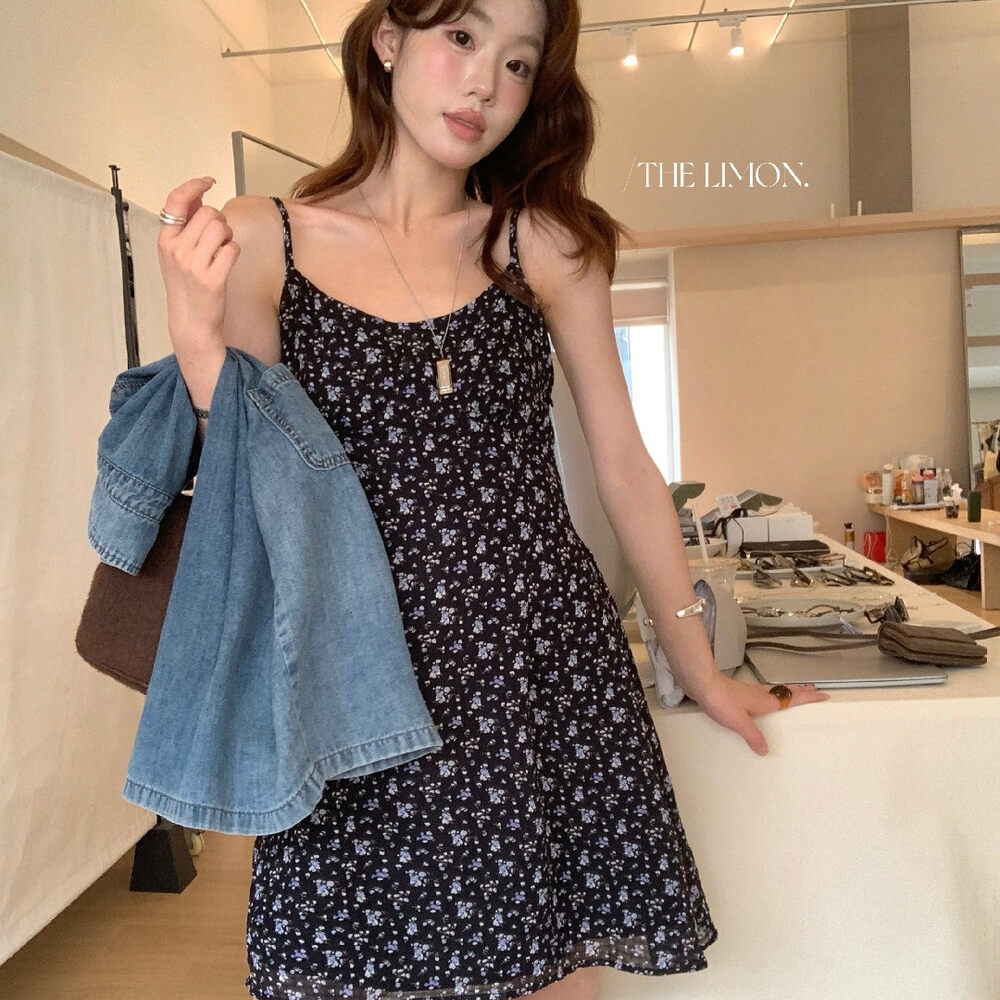 Đầm dây xòe nhẹ họa tiết hoa nhí cổ điển Pháp, eo thon, dáng ngắn mùa hè — màu đen
