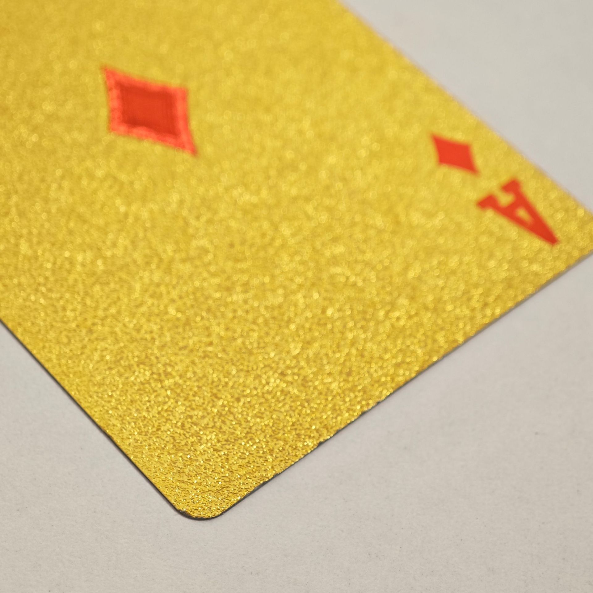 Luxurious Gold Foil Playing Cards Waterproof Pet Card Game Set_voghion.com