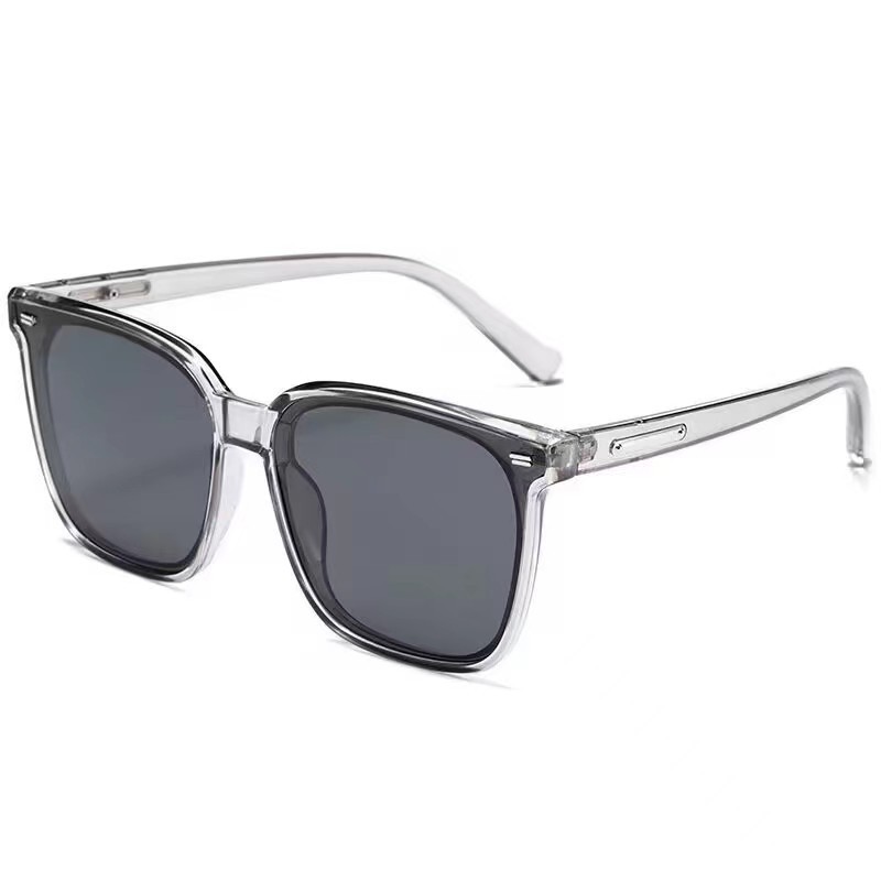 Transparent gray [metal hinge]