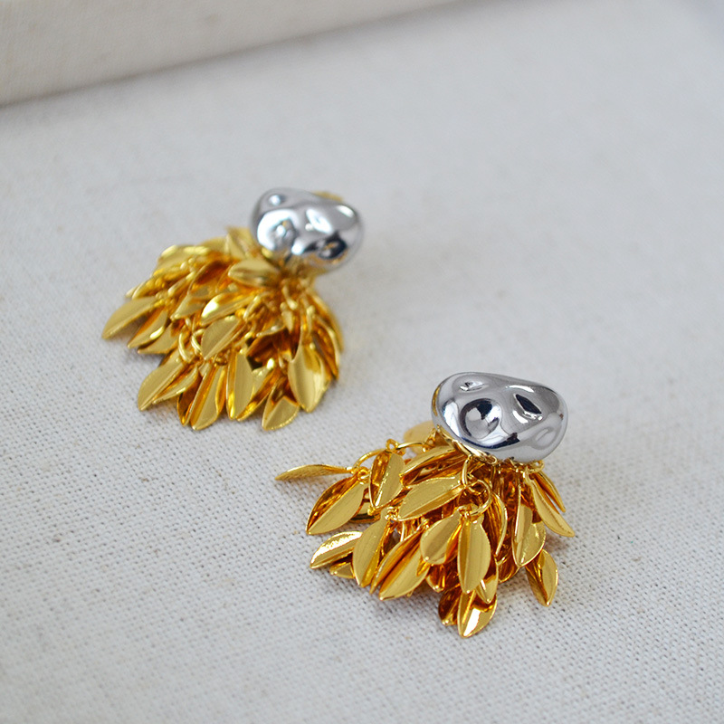 Solid Color Pattern 1 Pair Simple Style Classic Style Solid Color Tassel Plating Brass Ear Studs