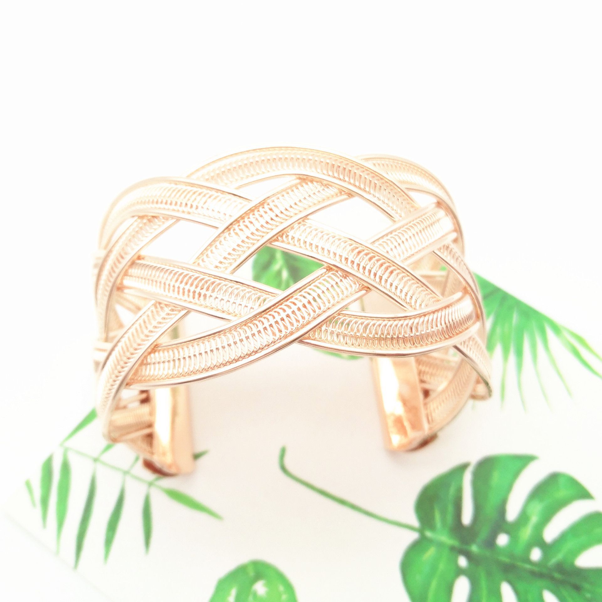 Super amplia superficie tejida malla de superficie abierta pulsera Internet celebridad pulsera hueco moda retro elegante fábrica al por mayor