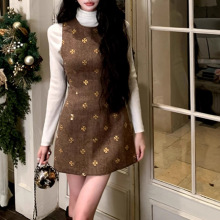 2025新款背心裙小香风连衣裙圣诞战袍女冬季富家千金跨年穿搭套装
