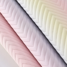 厂家直销渐变幻彩波浪压纹PU皮革潮流装饰箱包盒手袋鞋材面料现货