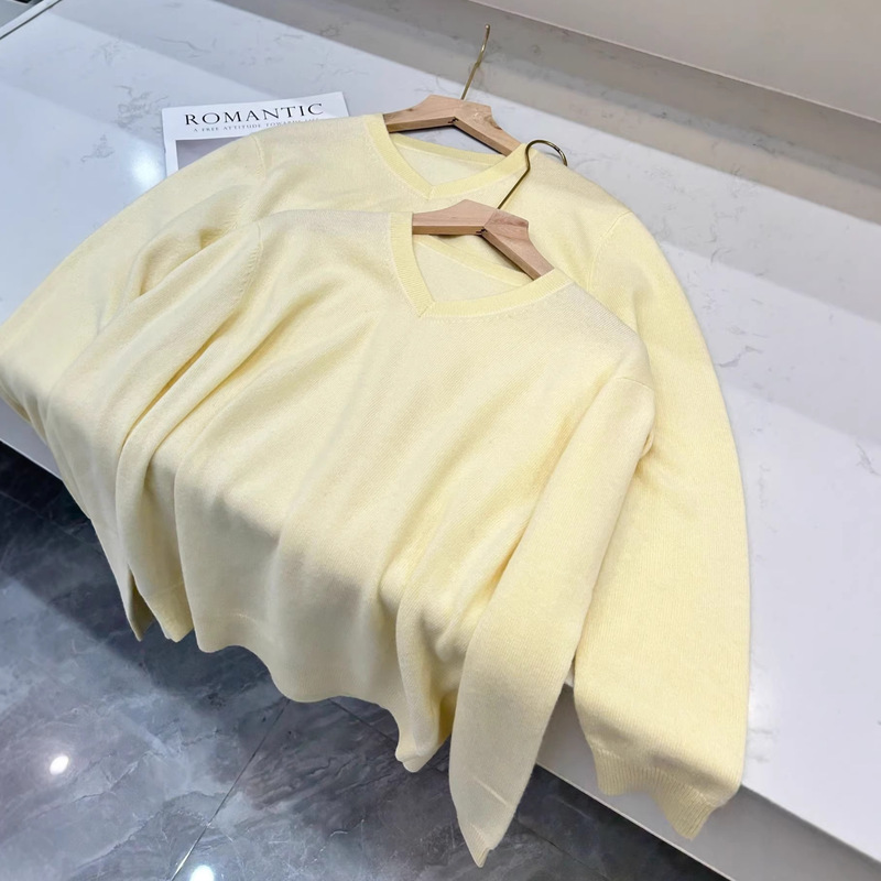 [in Stock] Tr26 Spring V-Neck Cashmere Wool Blend Minimalist Comfortable Row Style Pullover Long Sleeve Knitted Sweater Top