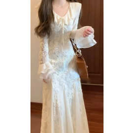法式V领蕾丝长袖连衣裙女2024秋季新款复古女装气质收腰鱼尾裙子