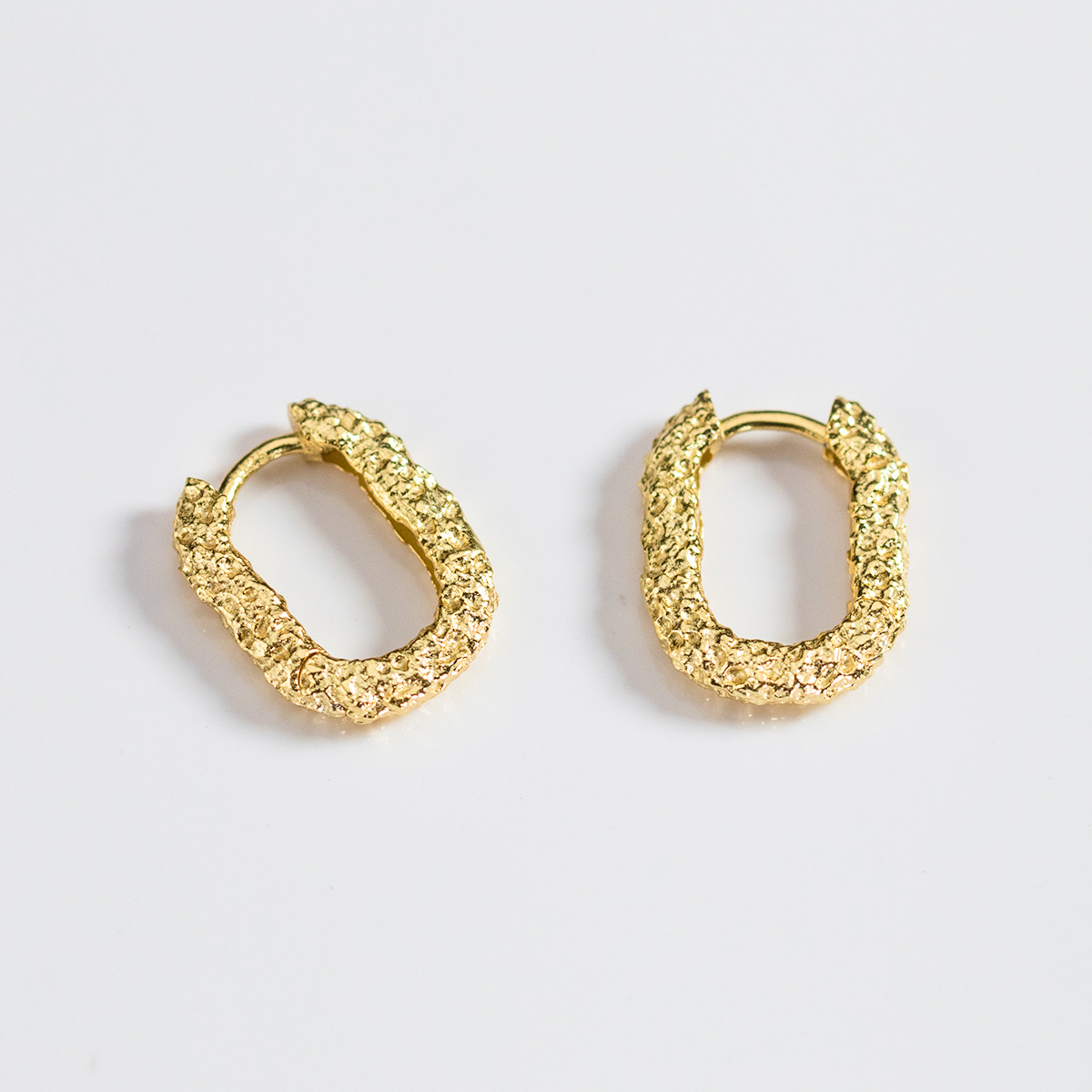 Eloch s925 plata irregular textura orejas elípticas coreana simple y compacto auriculares de verano para mujeres M00738