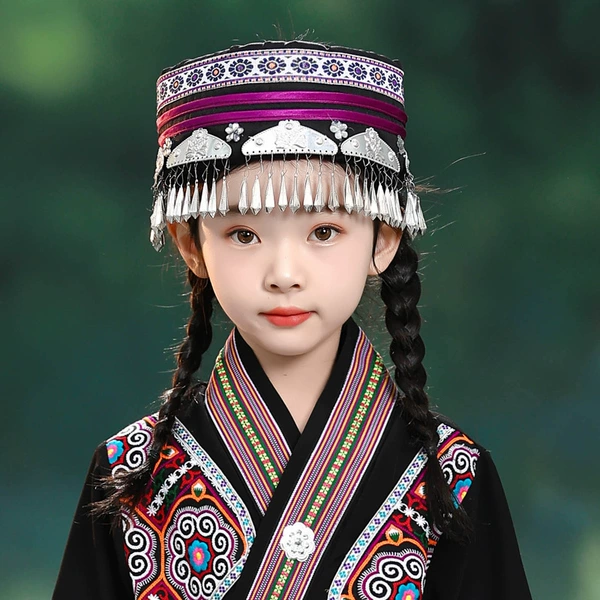 M03 black round hat