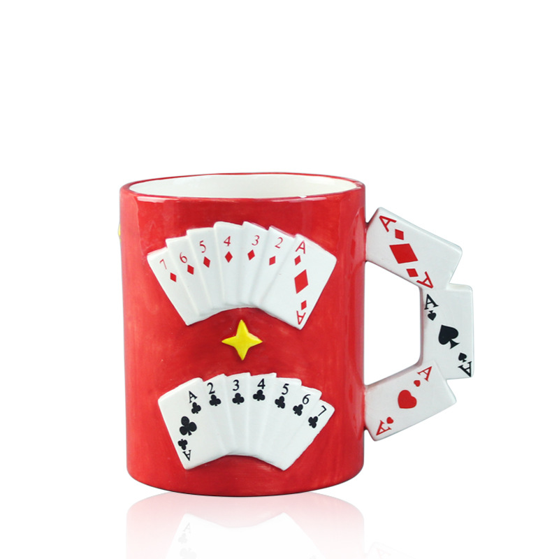 Taza publicitaria de naipes Alfabeto en relieve de cerámica Mark Taza de café digital pintada a mano Taza de agua con apliques Taza de regalo
