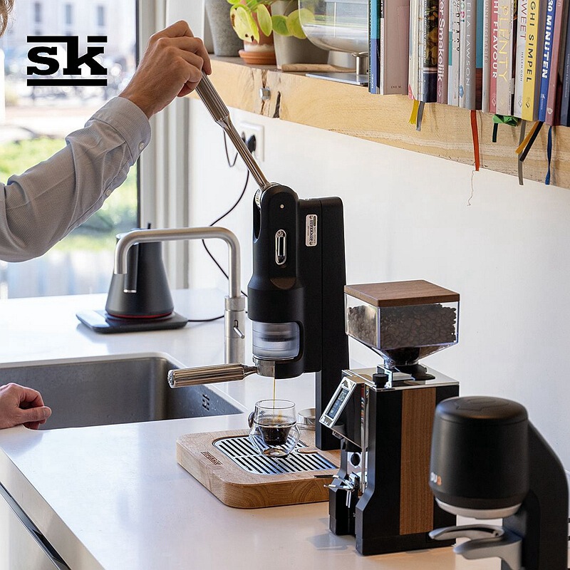 Manual Coffee Maker with Hand-Pressed Lever, Adjustable Pressure, Italian-Style Espresso Lever Coffee Maker, Other Models with No Simple or Minimalist Design Manual Coffee Maker with Hand-Pressed Lever, Adjustable Pressure, Italian-Style Espresso Lever Coffee Maker, Other Models with No Simple or Minimalist Design