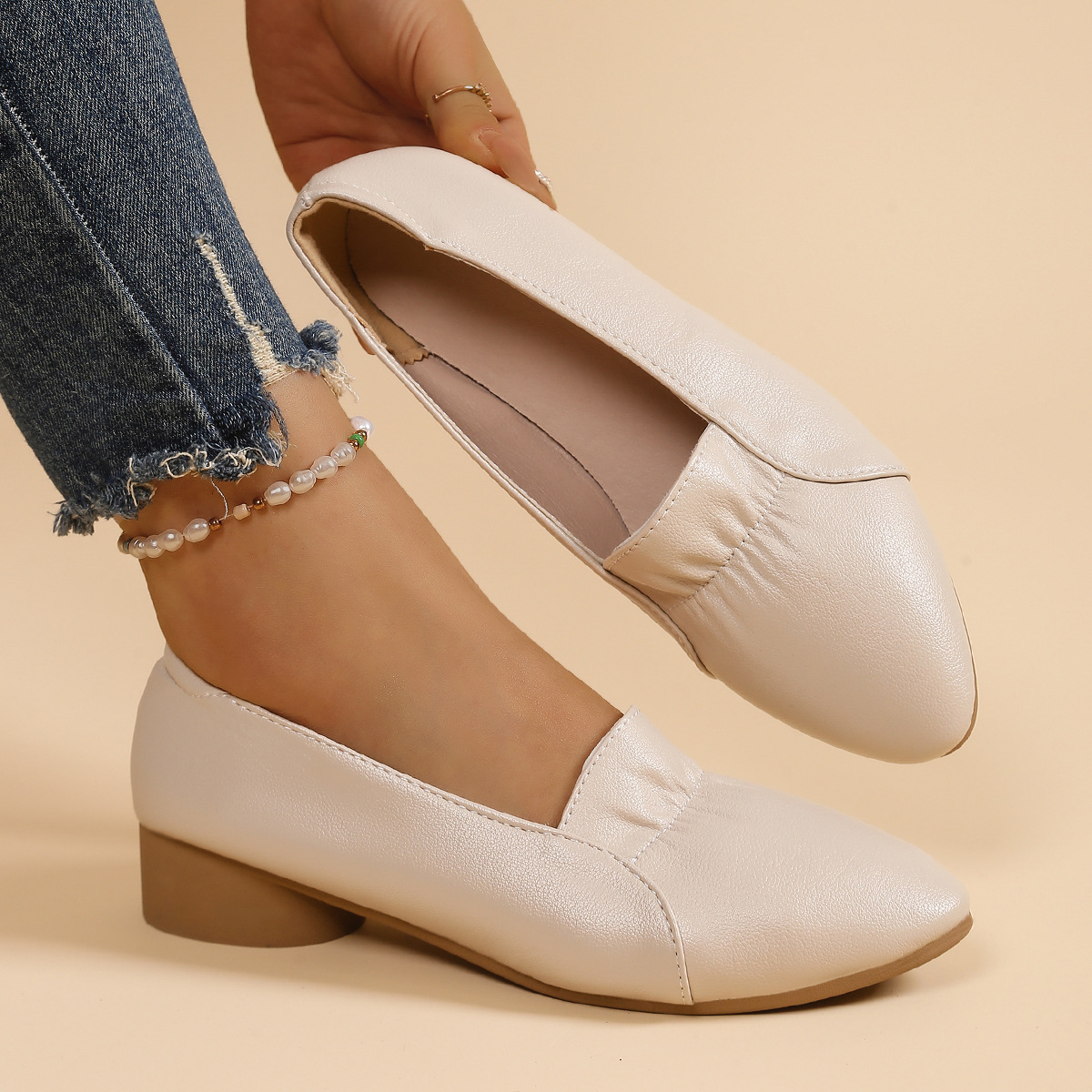 2026 nuevos zapatos de cuero suave de primavera zapatos de tacones negros de mujer zapatos de madre zapatos de tacones de cabeza puntiaguda image 5