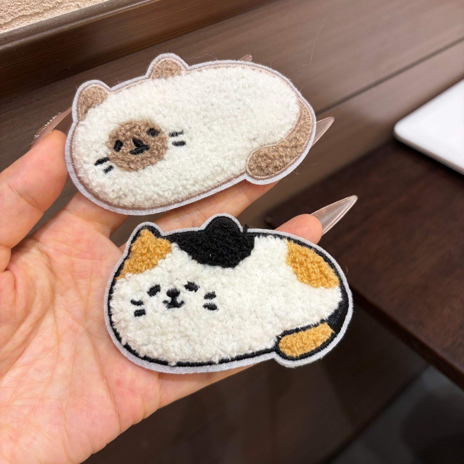 Cute and Adorable Animal-Themed Bangs Stickers, Soft and Cute Cartoon, Fun and Playful Magic Stickers for Tidying Up Loose Hair, Hair Accessory