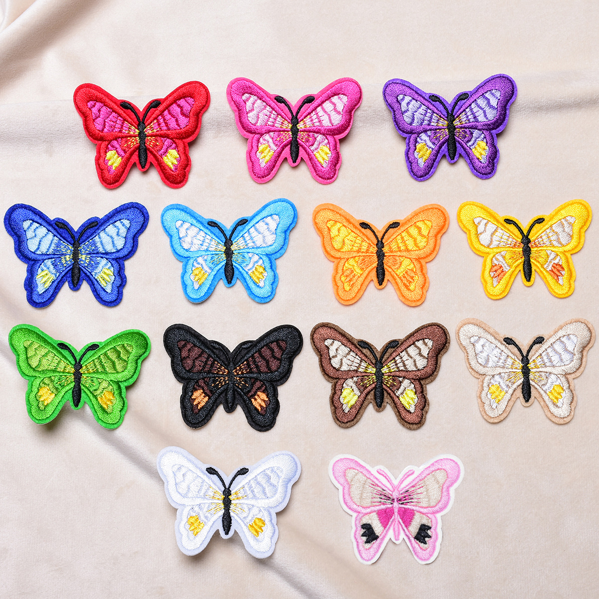 Fábrica directa color mariposa bordado tela pegatinas boutique bordado ropa pantalones reparación agujero con parche adhesivo pegatinas