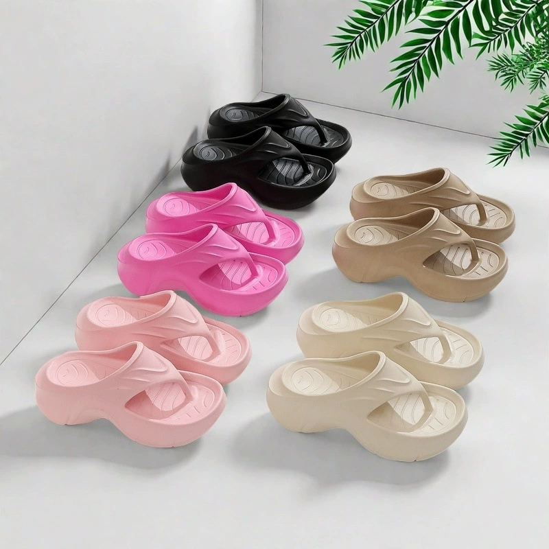 Завод 2025 новые модные тапочки на толстой подошве для женщин, летняя домашняя обувь, сандалии, трендовые повседневные шлепанцы на толстой подошве