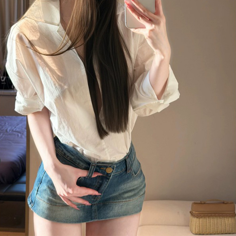 High-Quality, Loose-Fitting, Low-Waisted, Tummy-Tucking, Hip-Covering Short Jeans with a Slim Fit and Drape Effect, Versatile and Leg-Lengthening, Hip-Covering Hot Pants