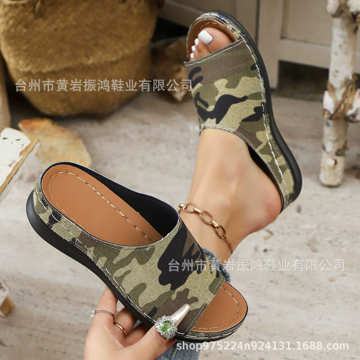 Трансграничные тапки большого размера женский 2025 новый рыбий рот, склон и пляж слово камуфляжный леопардовый узор внешней торговли холодные тапочки