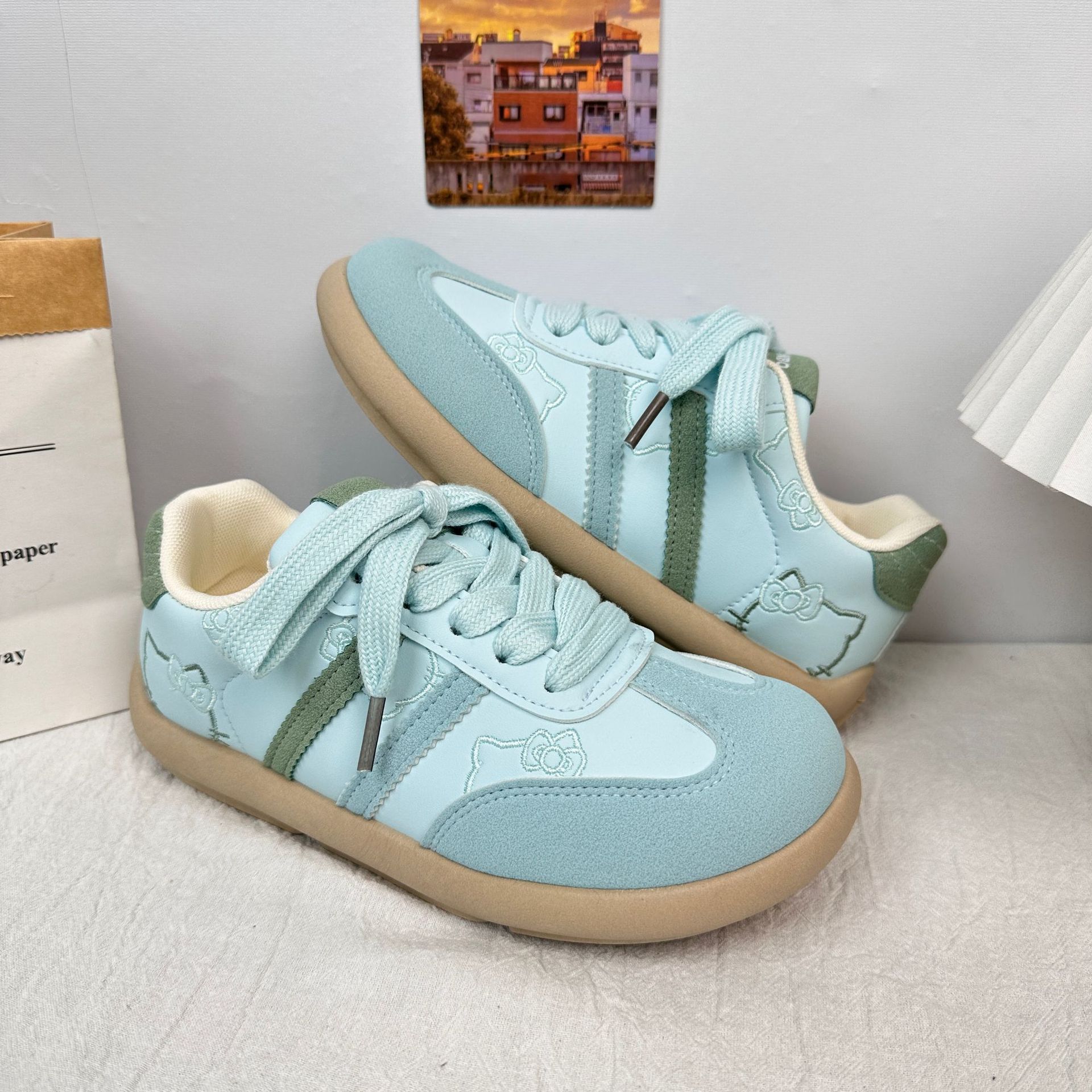 Yuanbo lindo gato KT bordado alemán zapatos de entrenamiento femenino 2025 primavera coreana nicho todo fósforo zapatos casuales pequeños zapatos blancos image 13